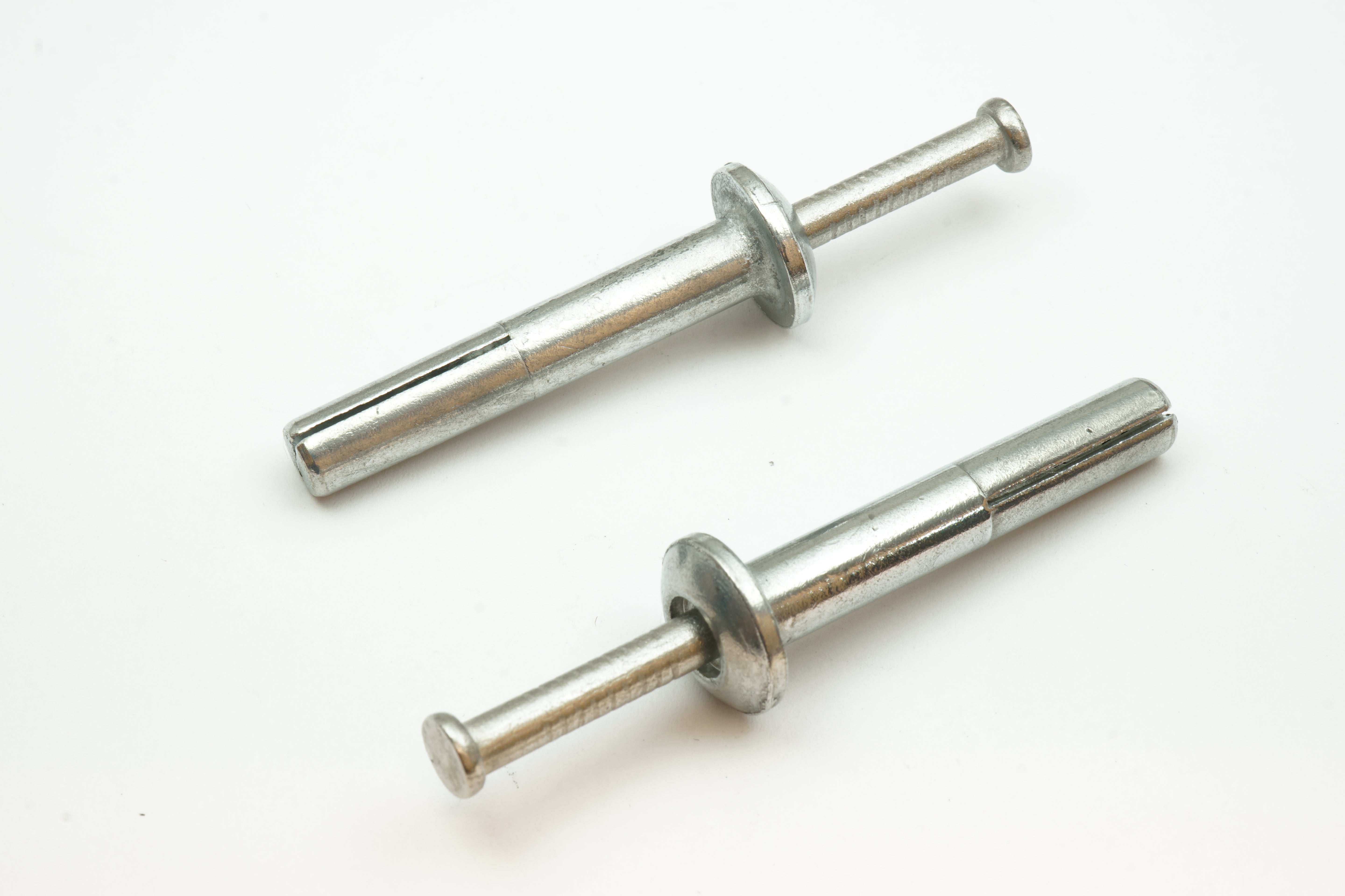 Bulk Hammer Drive Anchors – Mushroom Head – Zinc Alloy with 304 Stainless Steel Nails – Monster Bolts